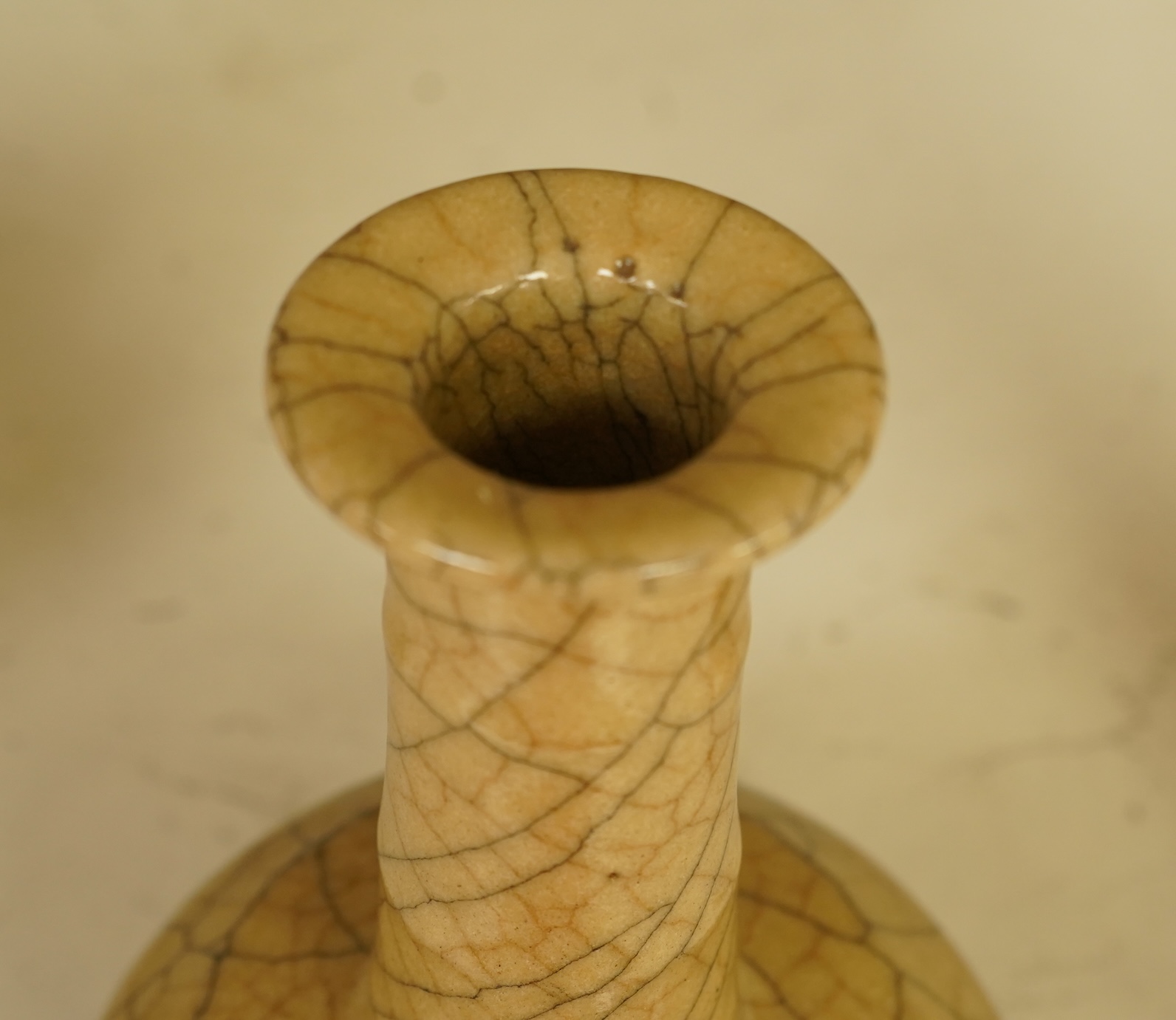 A Chinese crackle glaze vase, 19cm high